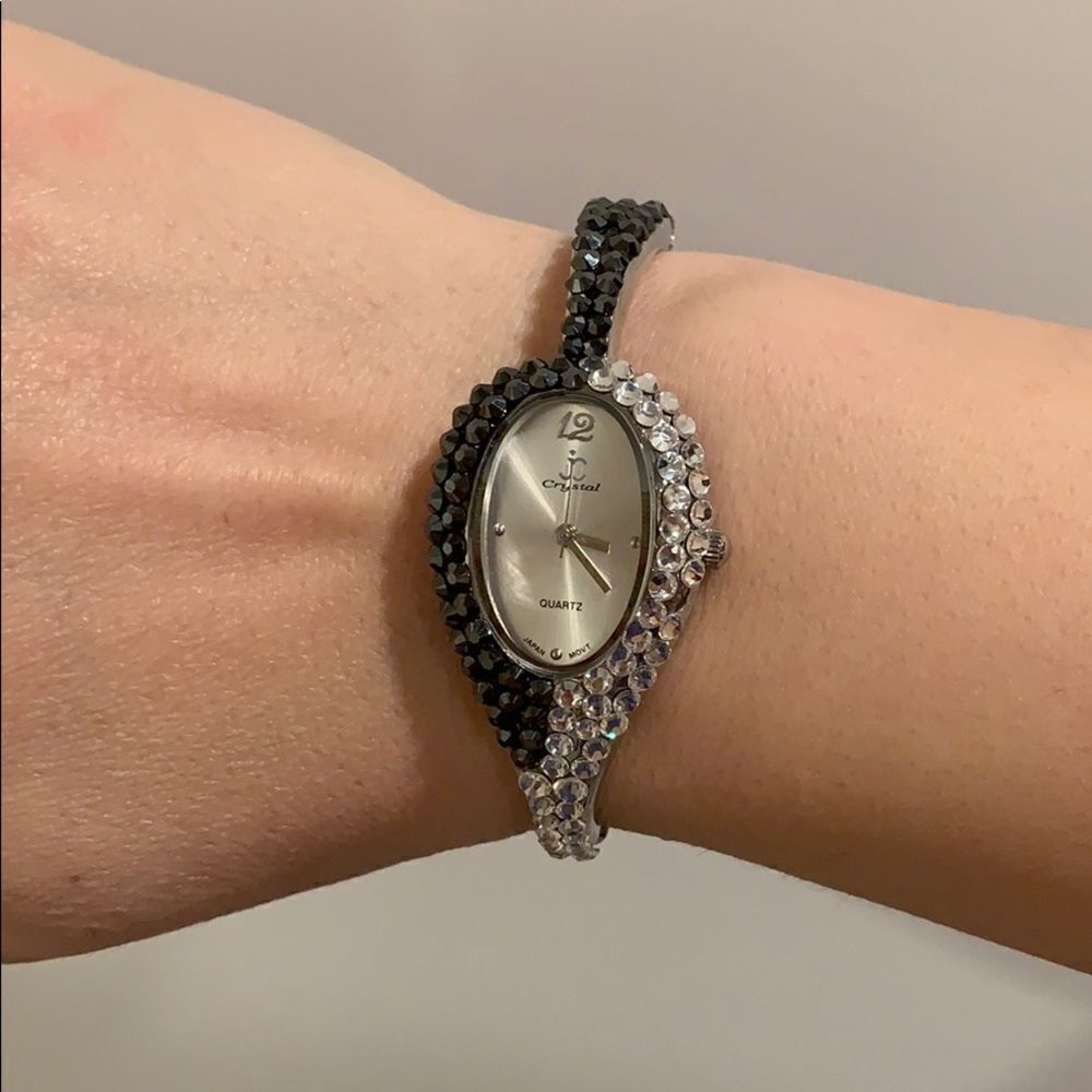 Cache watch Swarovski crystals  sparkly stones ✨